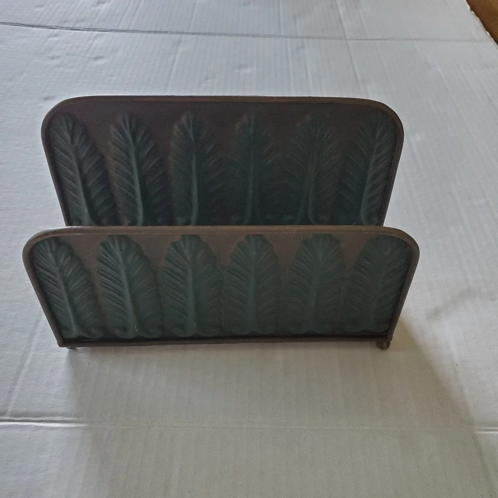 Pier 1 Imports Metal Feather Boho Folder Stationary‎ Holder